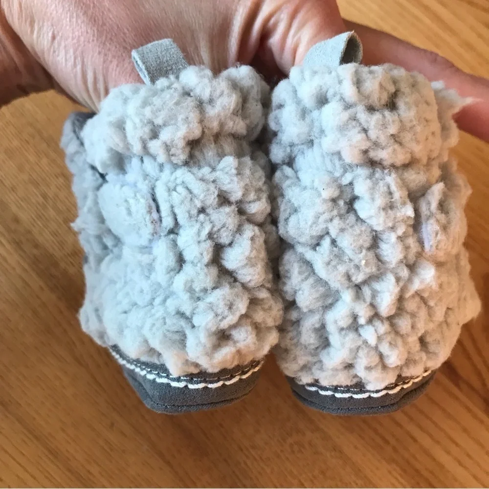Booties soft soled 0-6 month shoes booties gray animal gift faux fur Robeez stri